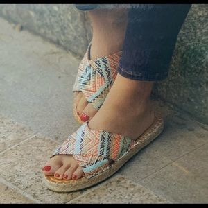 Size 9- Serra Ladies Flats Summer Sandals